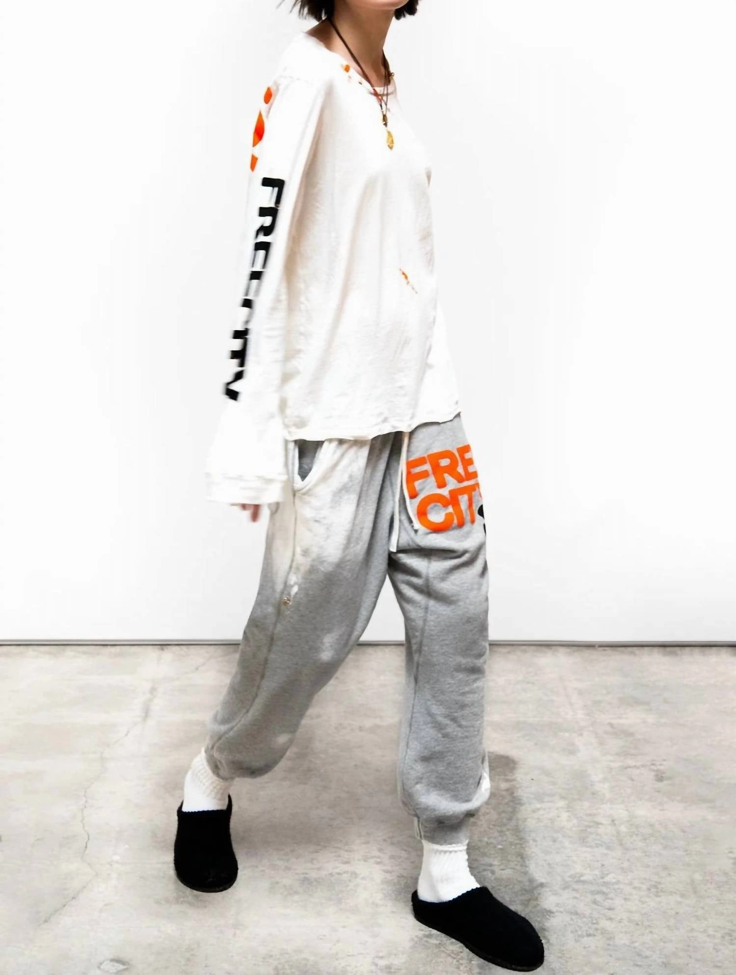 "artists Wanted" Paint Super Vintage Long Sleeve Tee In White
