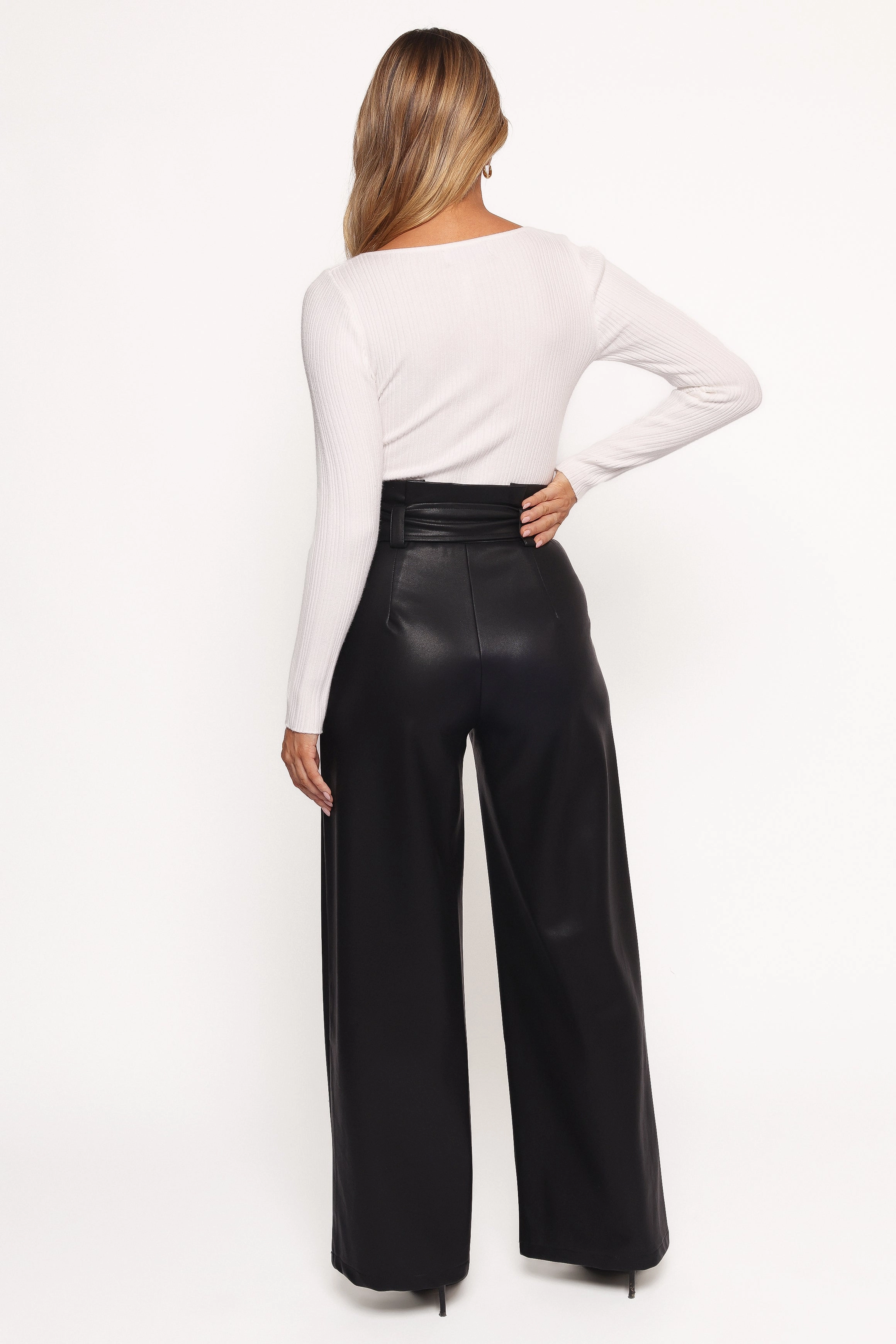 Asher Twist Neck Knitted Top - White