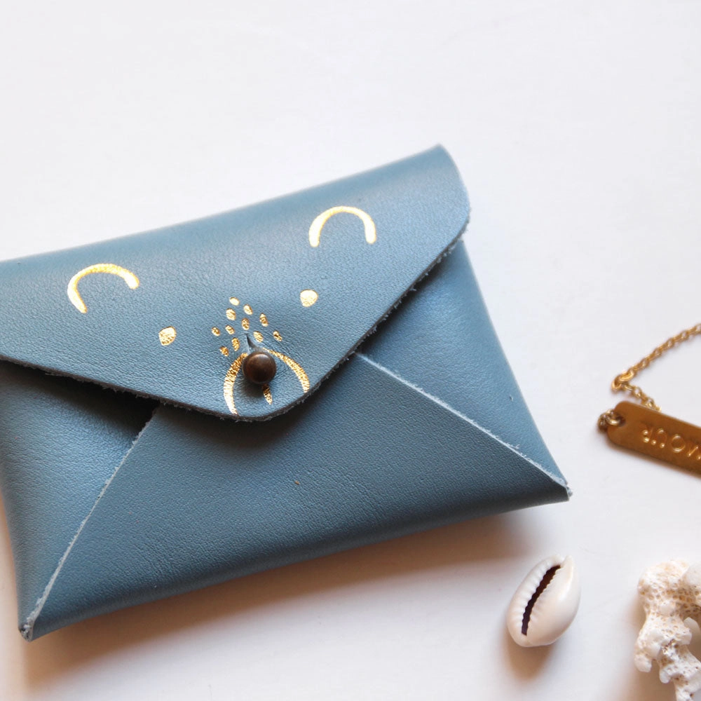 Barnabe aime le café Bear Purse Aqua