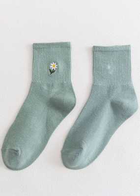 Daisy Embroidered Crew Socks - Green