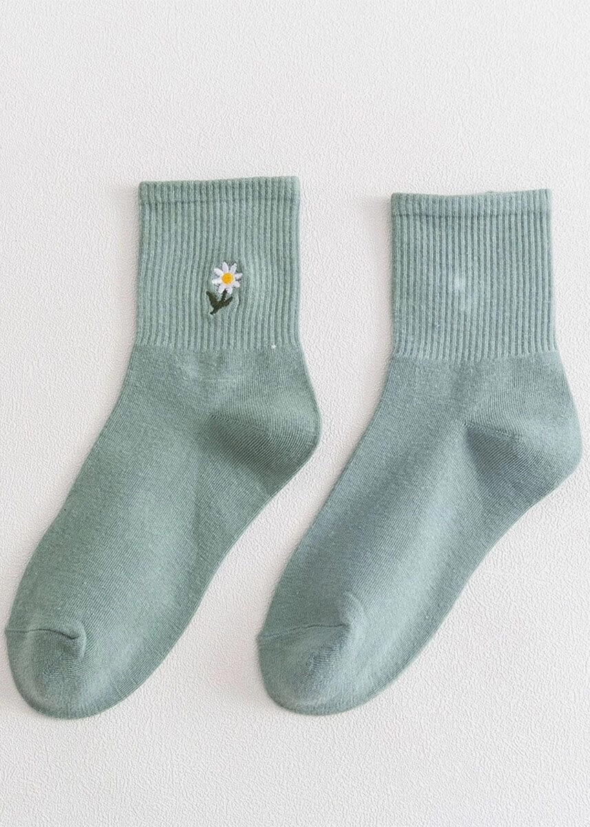 Daisy Embroidered Crew Socks - Green